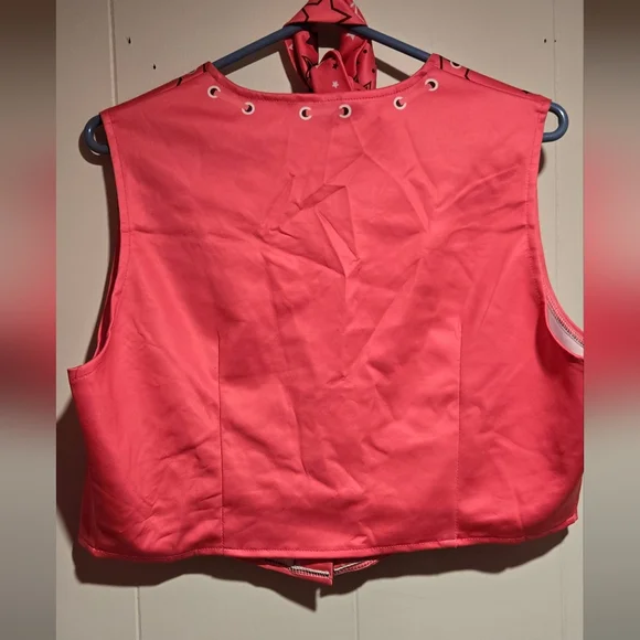 Red Star Patterned Vest - Picture 5 of 5